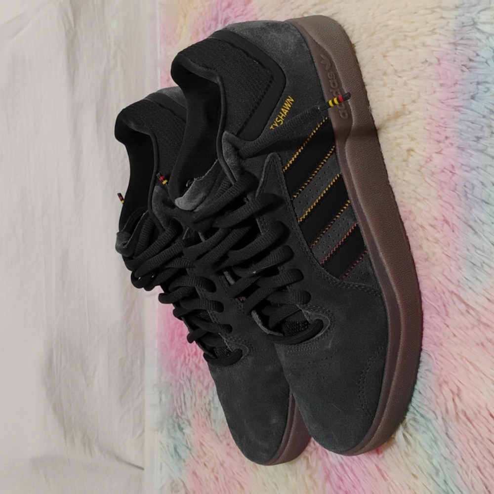 (#5) Adidas Tyshawn Carbon Shoes Like New Sz9